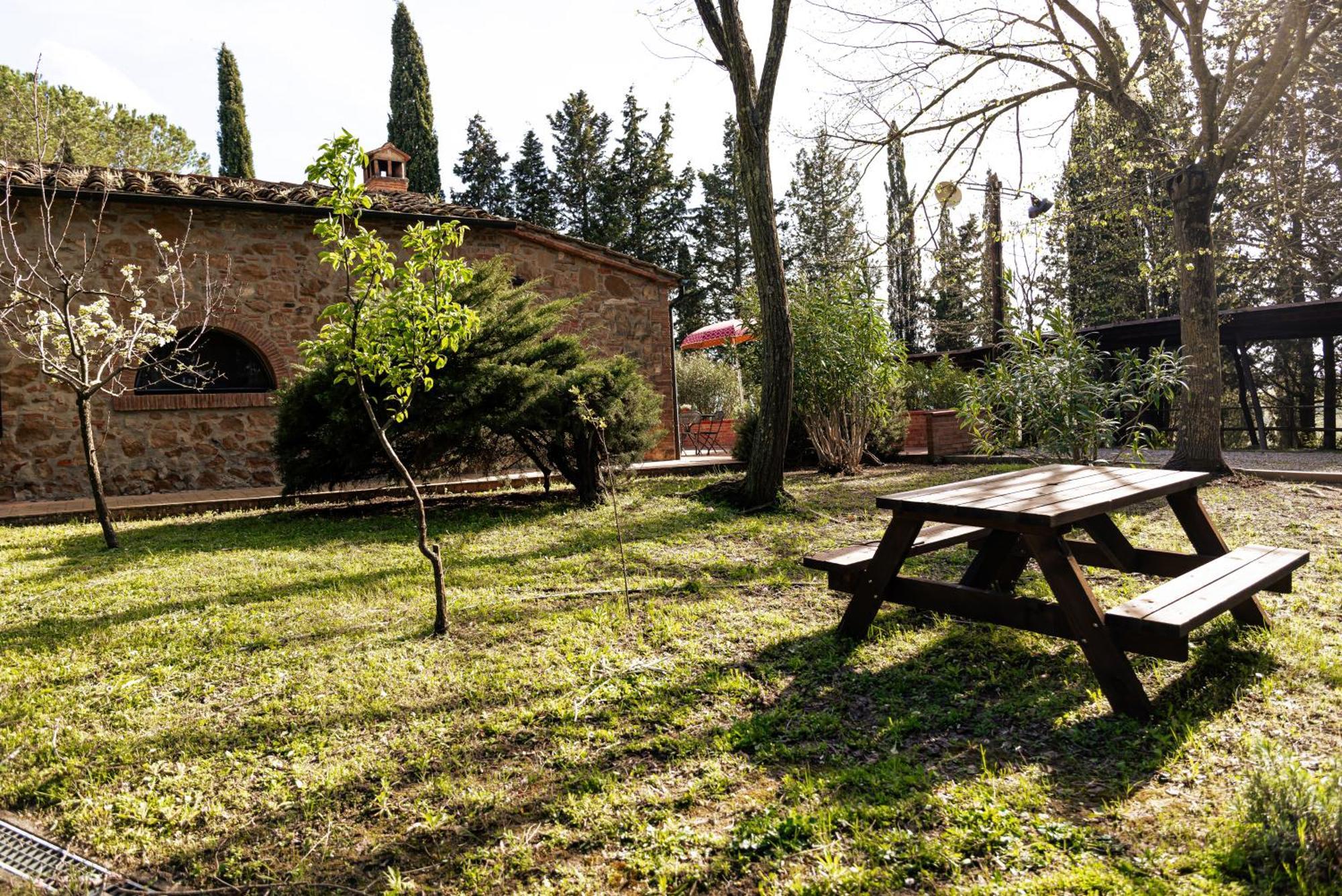 הוילה מונטאיונה Borgo Il Poggio Agritourismo מראה חיצוני תמונה