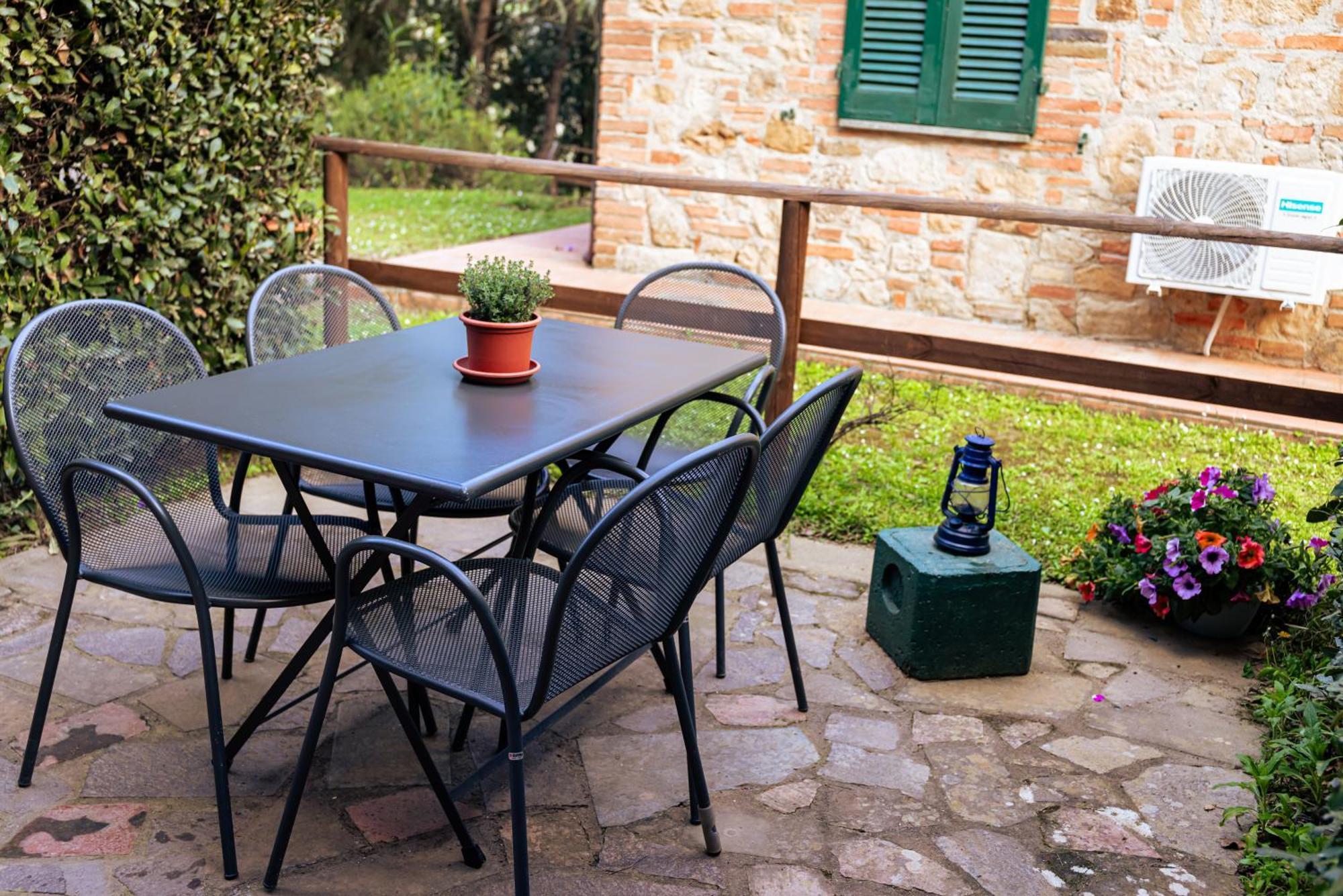הוילה מונטאיונה Borgo Il Poggio Agritourismo מראה חיצוני תמונה